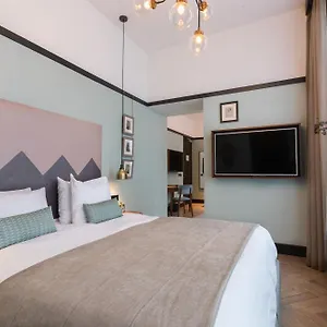 4* Hotel The Hendrick's
